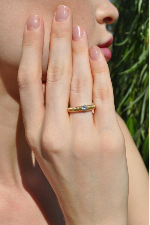 ÇİZGİLİ TEKTAŞ YÜZÜK