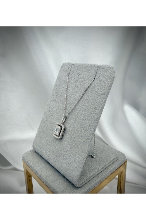 PIRLANTA BAGET ve YUVARLAK TAŞ KOLYE