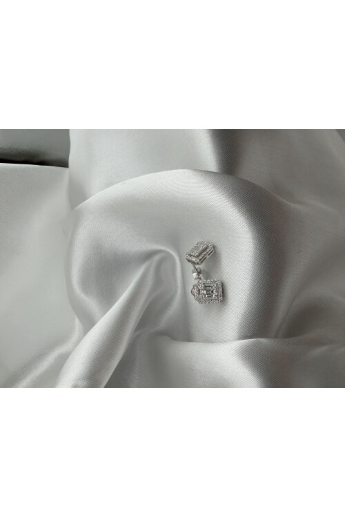 PIRLANTA BAGET ve YUVARLAK TAŞ KÜPE