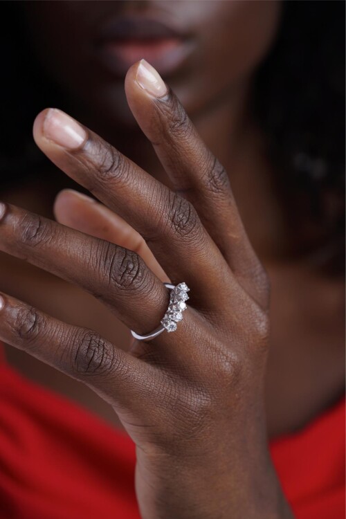 0.71 KARAT PIRLANTA BEŞTAŞ YÜZÜK