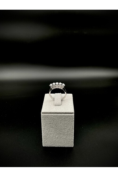 0.71 KARAT PIRLANTA BEŞTAŞ YÜZÜK