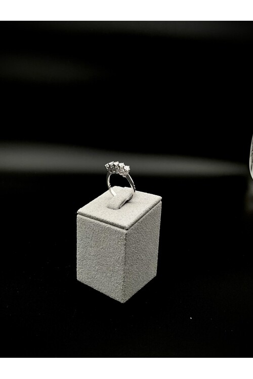 0.71 KARAT PIRLANTA BEŞTAŞ YÜZÜK