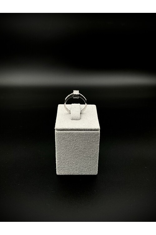 PIRLANTA BAGET KENARLARI TAŞLI YÜZÜK