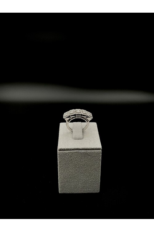 PIRLANTA BAGET TAŞLI PAVE BEŞTAŞ YÜZÜK