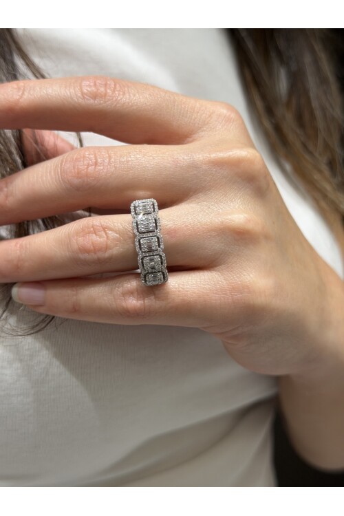 PIRLANTA BAGET TAŞLI PAVE BEŞTAŞ YÜZÜK